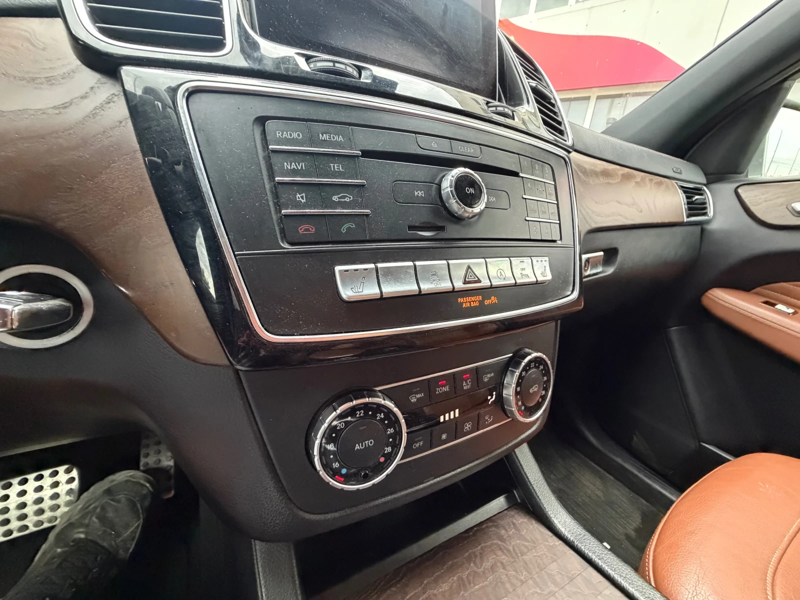 Mercedes-Benz GLE Coupe AMG* DISTRONIK* 9G, снимка 10 - Автомобили и джипове - 55792130
