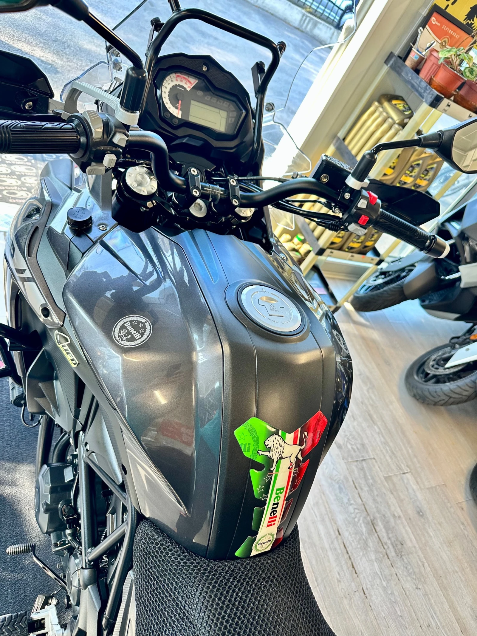 Benelli TRK 502 03.2023г. кат.А2, снимка 3 - Мотоциклети и мототехника - 56295050
