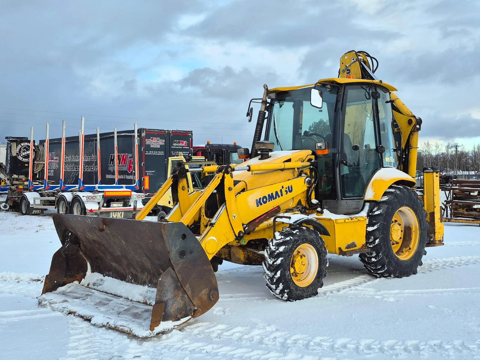 Багер Komatsu WB93R-5, снимка 1