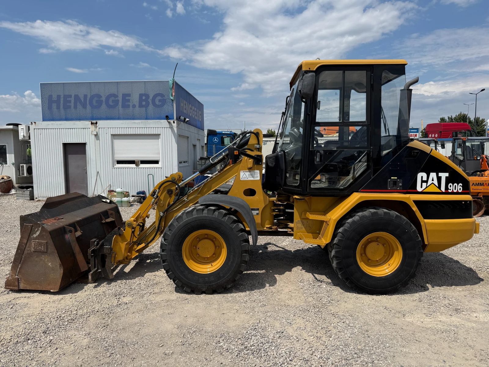 Челен товарач Caterpillar 906