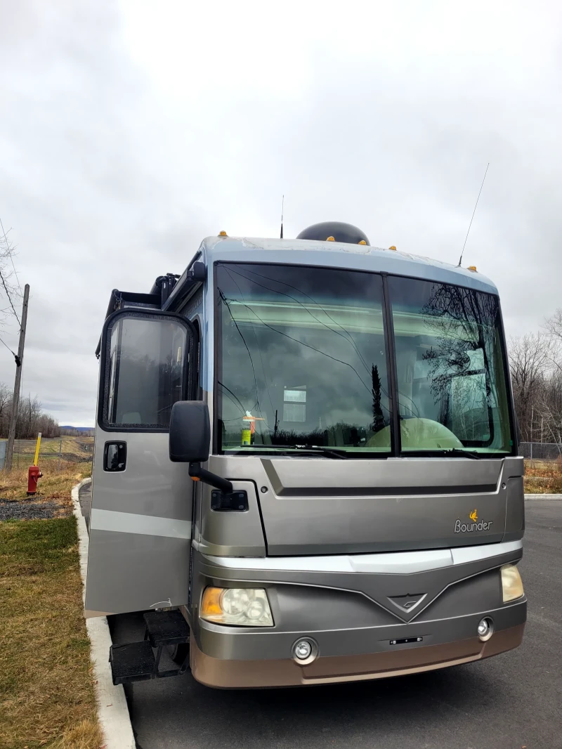 Кемпер Fleetwood Bounder, снимка 1 - Каравани и кемпери - 48425373