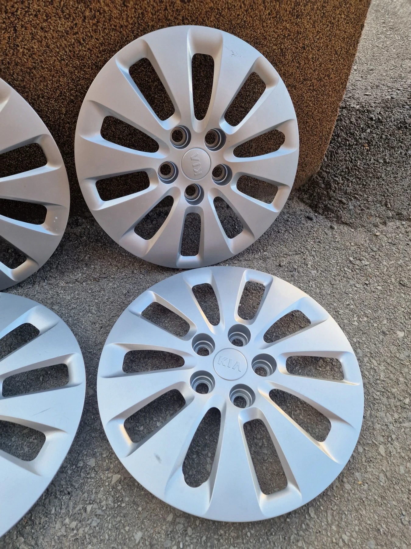 ������ �� ��� 16 ���� | Mobile.bg � ����������� 3