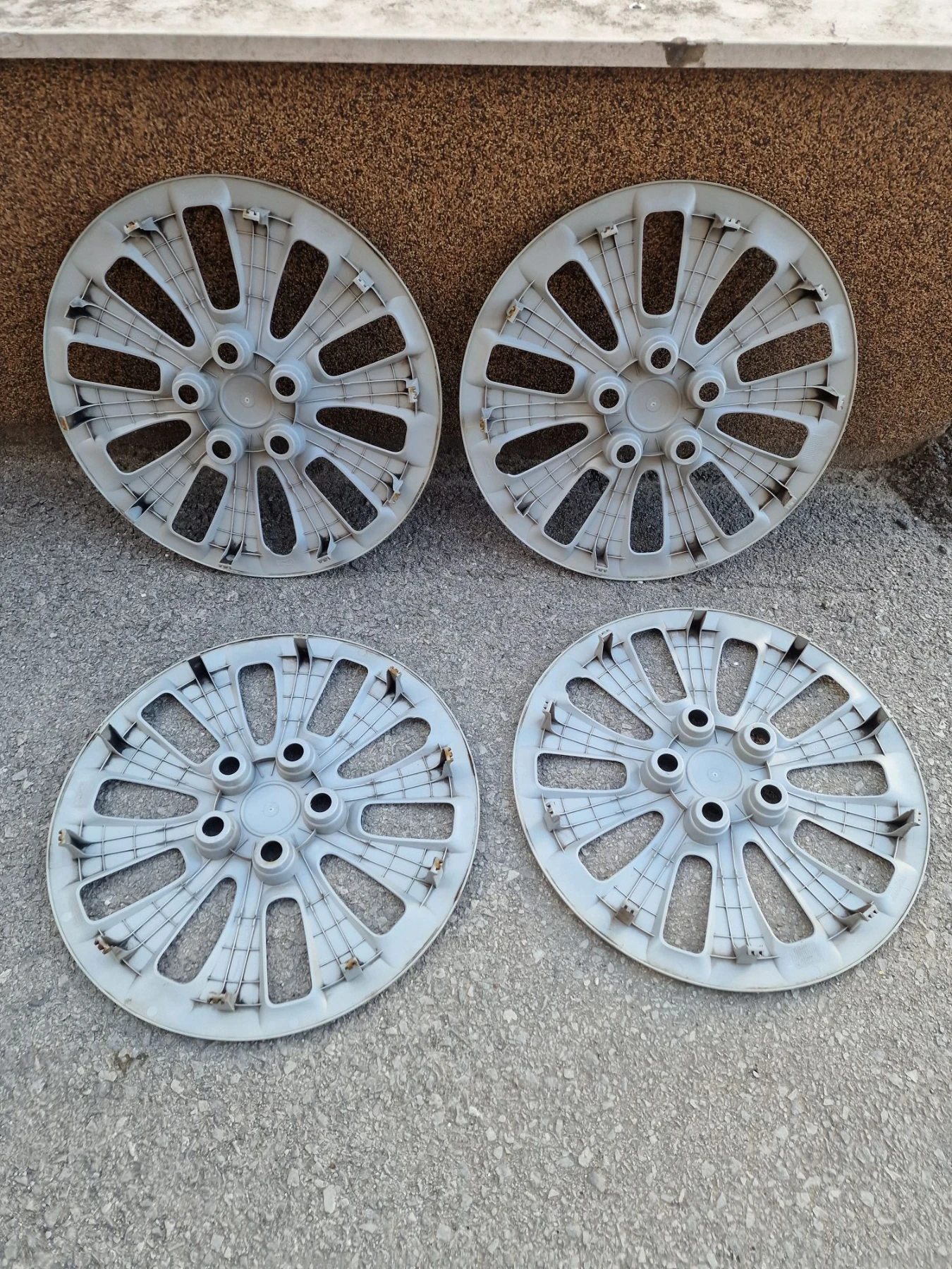 ������ �� ��� 16 ���� | Mobile.bg � ����������� 4