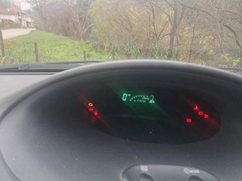 Toyota Yaris, снимка 7 - Автомобили и джипове - 52805444