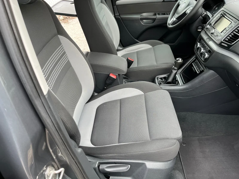 VW Sharan 2.0 TDI / 7 места, снимка 9 - Автомобили и джипове - 53342936