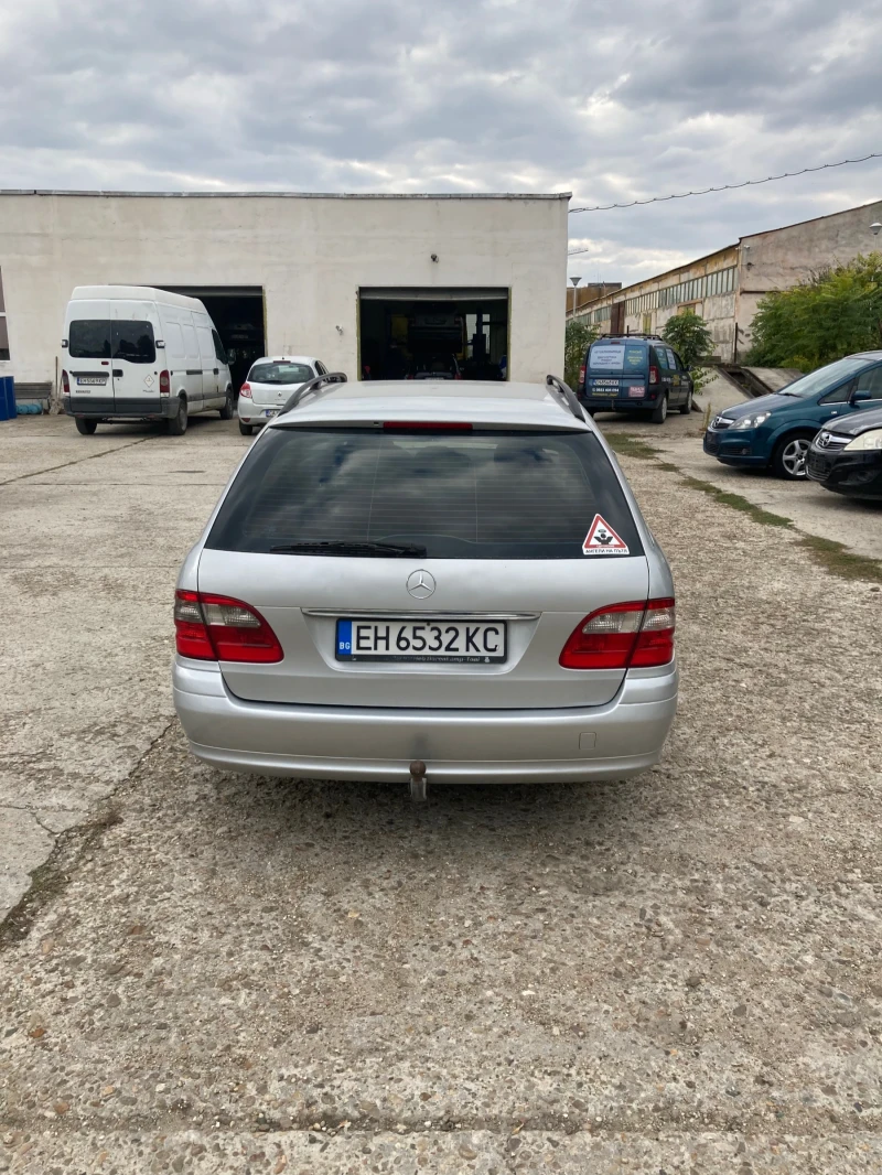 Mercedes-Benz E 220 2.2 Cdi, снимка 4 - Автомобили и джипове - 53498026