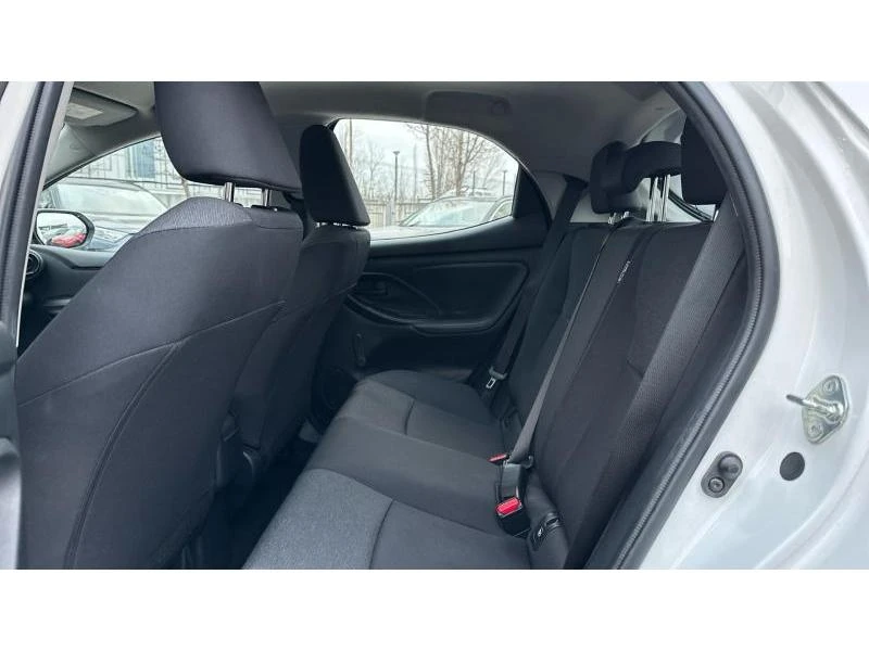 Toyota Yaris 1.5 HSD ACTIVE, снимка 11 - Автомобили и джипове - 52882541