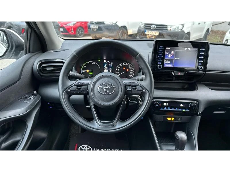 Toyota Yaris 1.5 HSD ACTIVE, снимка 9 - Автомобили и джипове - 52882541