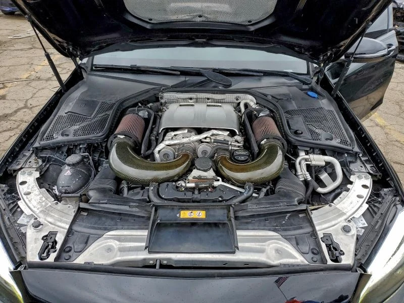 Mercedes-Benz C 63 AMG КОжа* Подгрев* Обдухване* Кейлес* Blind Spot* , снимка 11 - Автомобили и джипове - 53497761