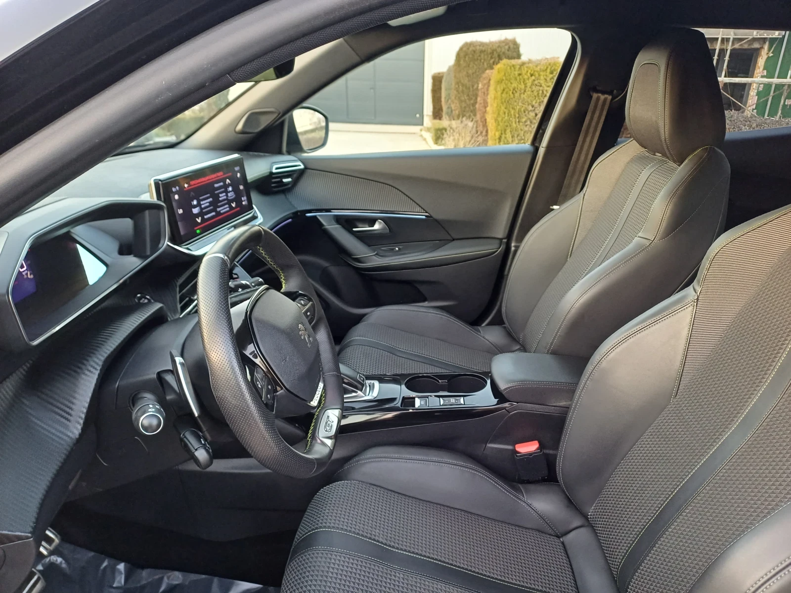 Peugeot 2008 1.2 GT-LINE * * -DIGITAL 3D COCPIT * * *  - изображение 10