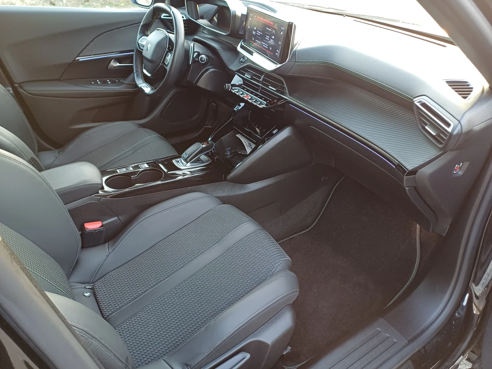 Peugeot 2008 1.2 GT-LINE * * -DIGITAL 3D COCPIT * * *  - изображение 8