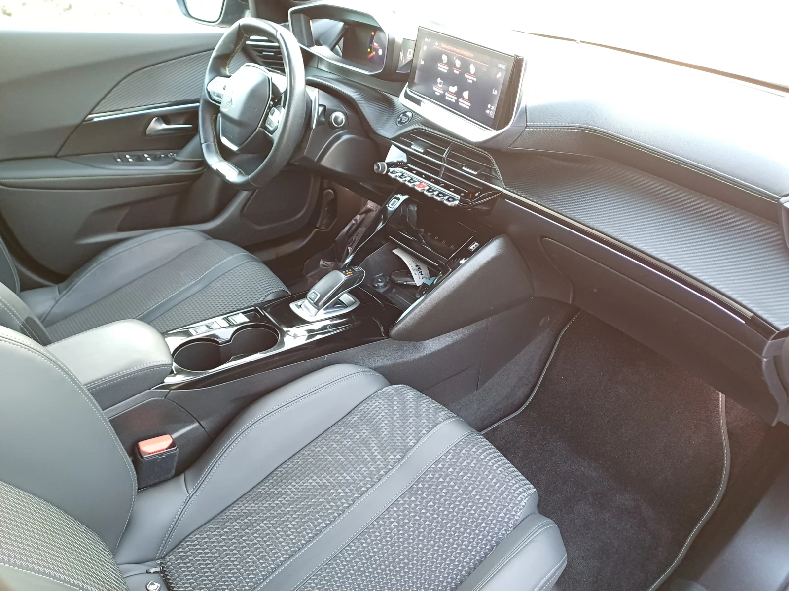 Peugeot 2008 1.2 GT-LINE * * -DIGITAL 3D COCPIT * * *  - изображение 7