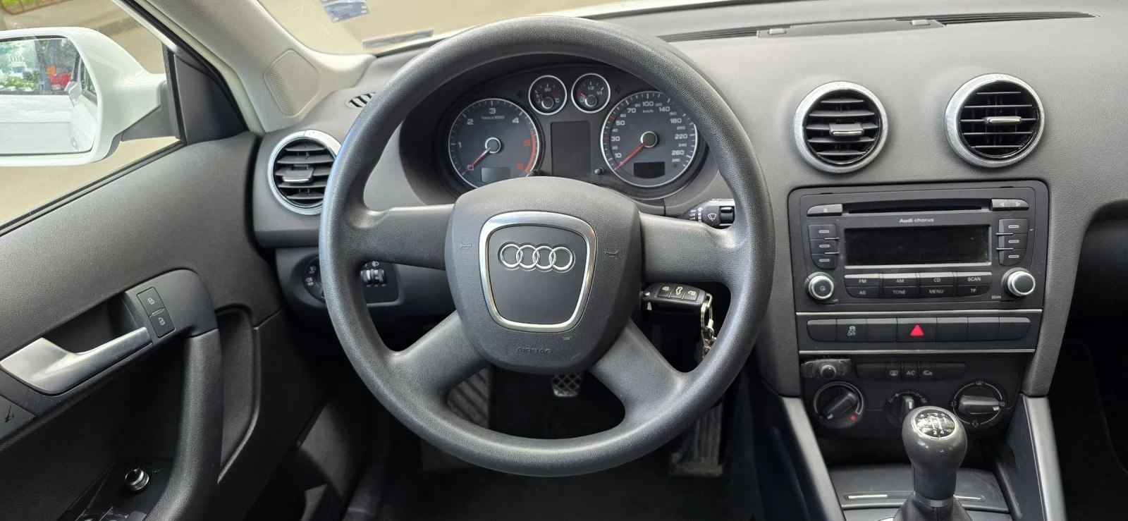Audi A3 1.6, 130х.км - изображение 6