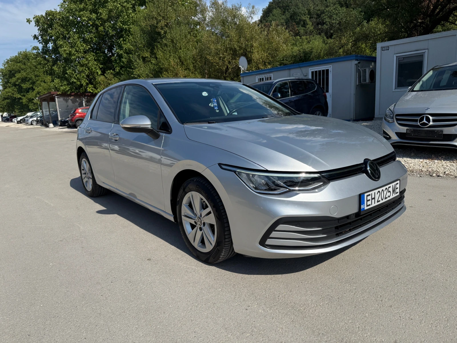 VW Golf 2.0TDI - Life - Напълно обслужен! - изображение 2