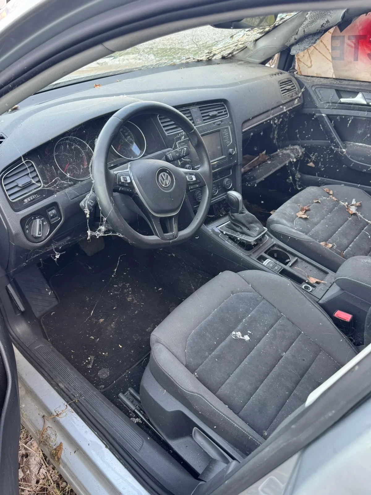 VW Golf 1.6tdi AVTOMAT, снимка 7 - Автомобили и джипове - 53721960