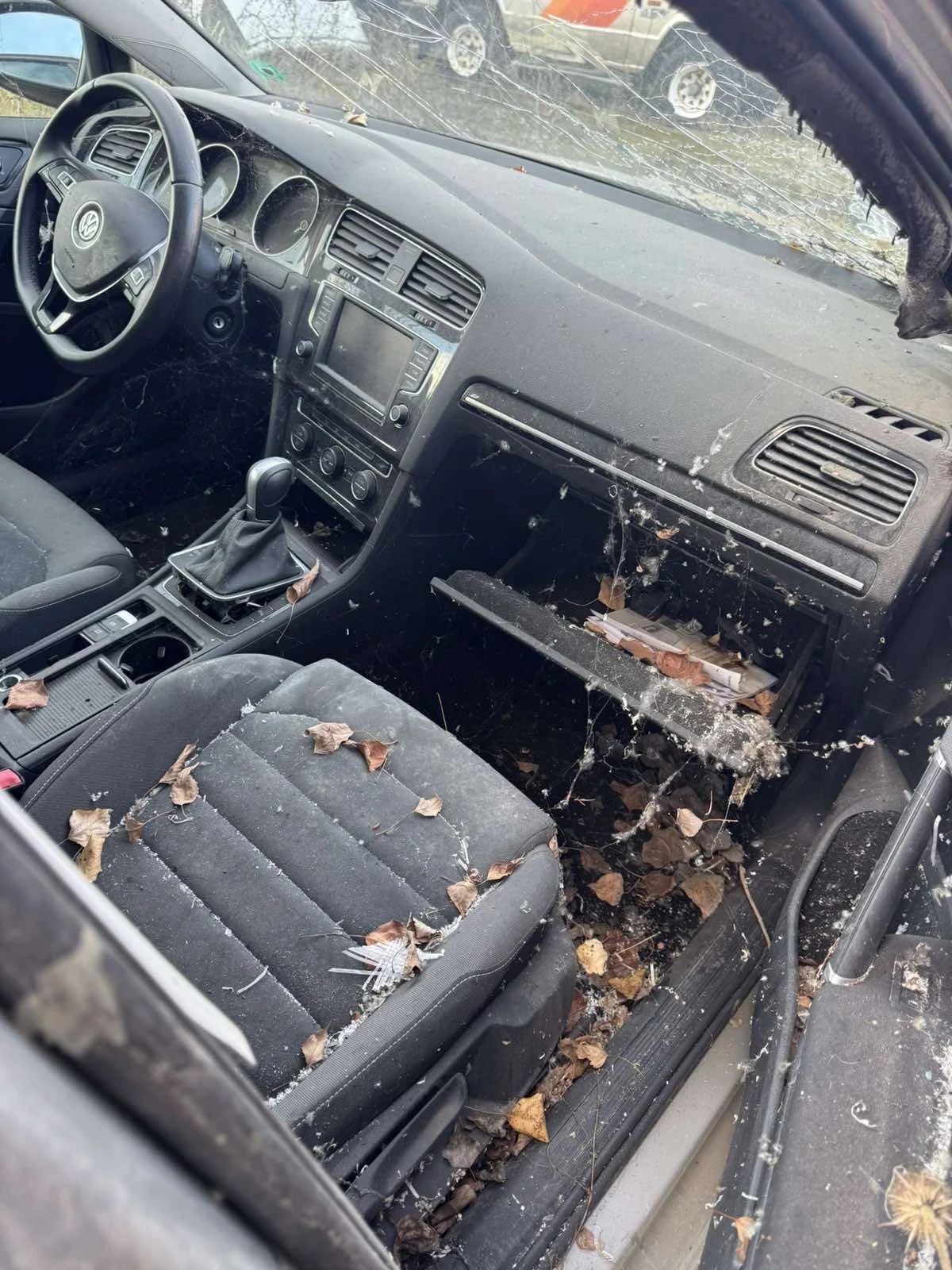 VW Golf 1.6tdi AVTOMAT, снимка 6 - Автомобили и джипове - 53721960