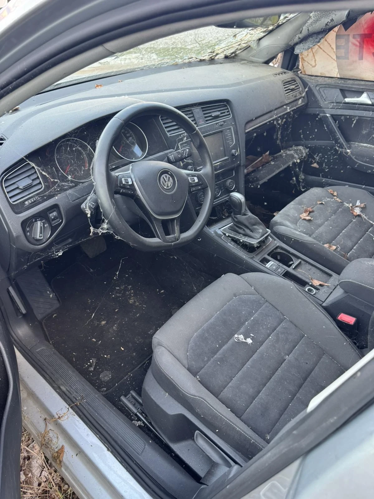VW Golf 1.6tdi AVTOMAT, снимка 8 - Автомобили и джипове - 53721960
