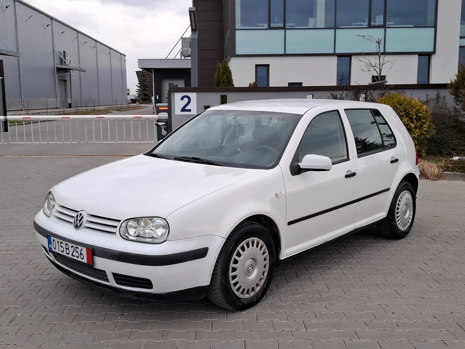 VW Golf 1.9TDI* (90кс)* KLIMATRONIK* НОВ ВНОС* , снимка 6 - Автомобили и джипове - 53905176