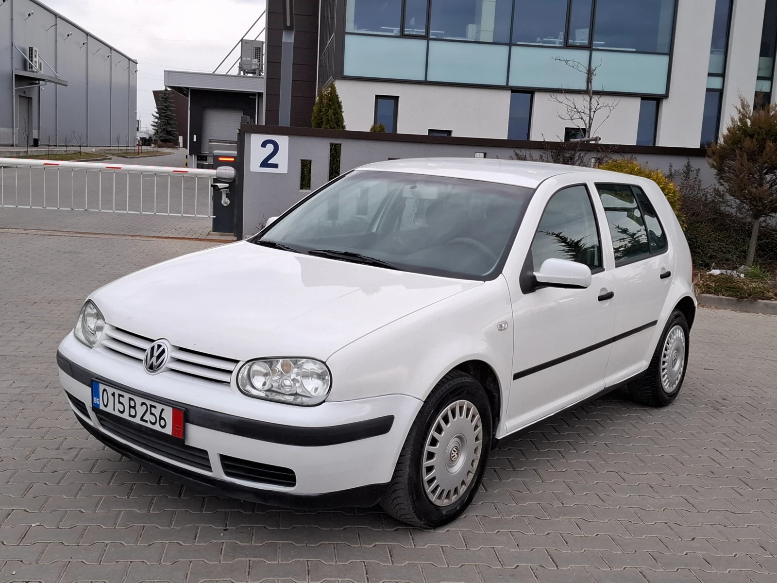 VW Golf 1.9TDI* (90кс)* KLIMATRONIK* НОВ ВНОС* , снимка 4 - Автомобили и джипове - 53905176