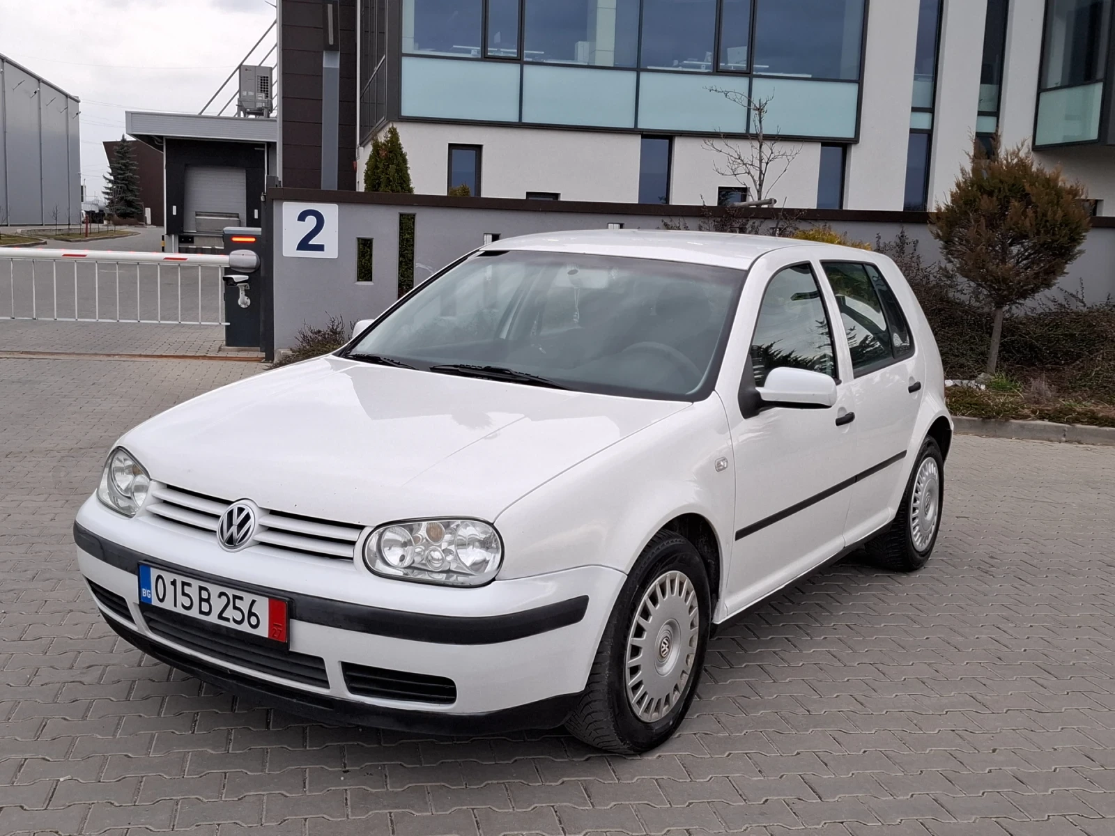 VW Golf 1.9TDI* (90кс)* KLIMATRONIK* НОВ ВНОС* , снимка 3 - Автомобили и джипове - 53905176