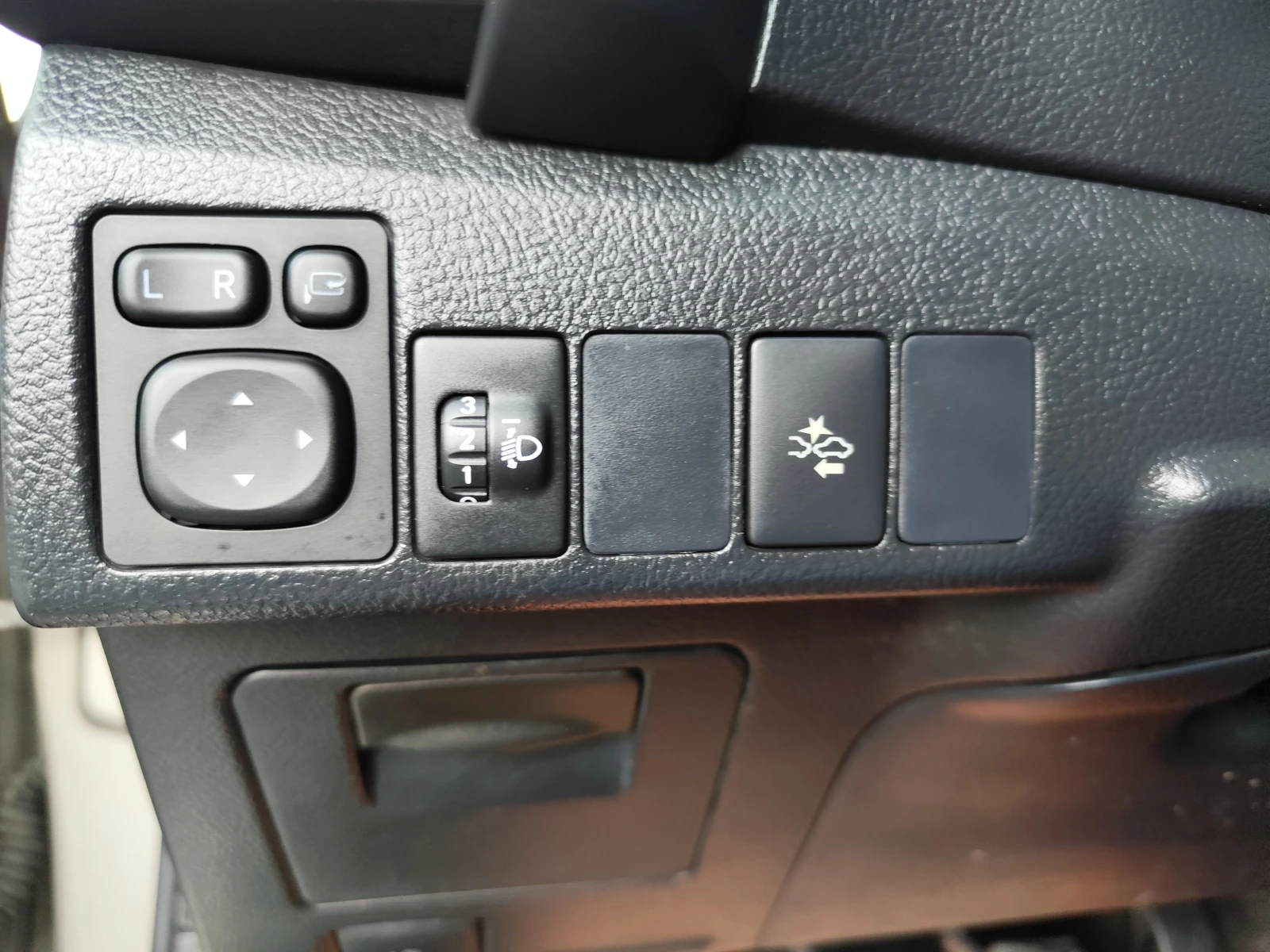 Toyota Auris 1.6D-4D* LED* EURO6B*  | Mobile.bg � ����������� 11