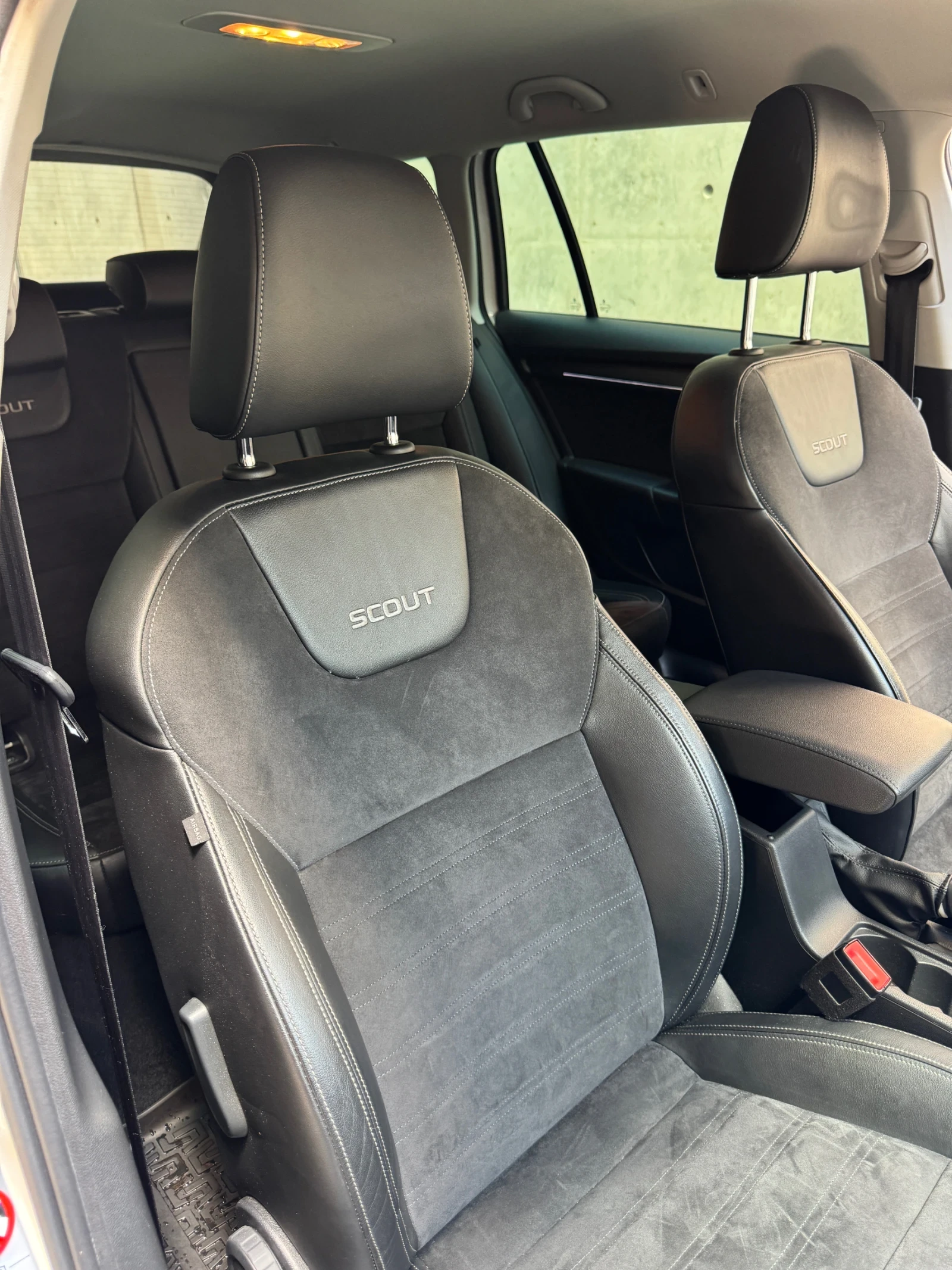 Skoda Octavia SCOUT, снимка 13 - Автомобили и джипове - 54622531