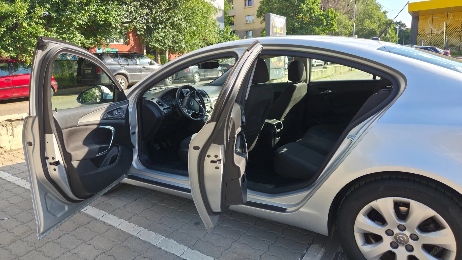 Opel Insignia, снимка 10 - Автомобили и джипове - 54868714