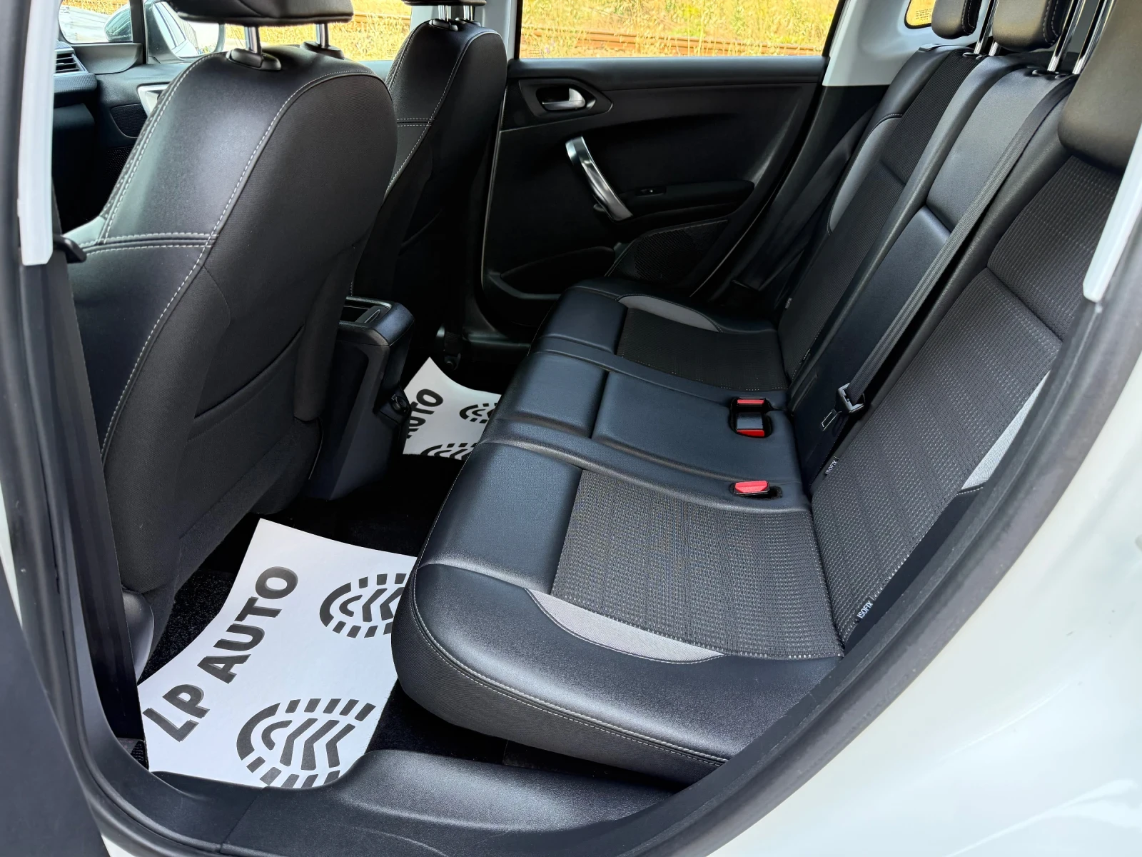 Peugeot 2008 1.6HDI* 120k.c* ALLURE* EURO6B* СЕРВИЗНА ИСТОРИЯ, снимка 11 - Автомобили и джипове - 55064039
