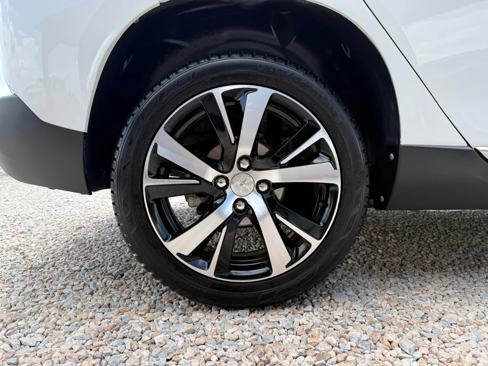 Peugeot 2008 1.6HDI* 120k.c* ALLURE* EURO6B* СЕРВИЗНА ИСТОРИЯ, снимка 7 - Автомобили и джипове - 55064039