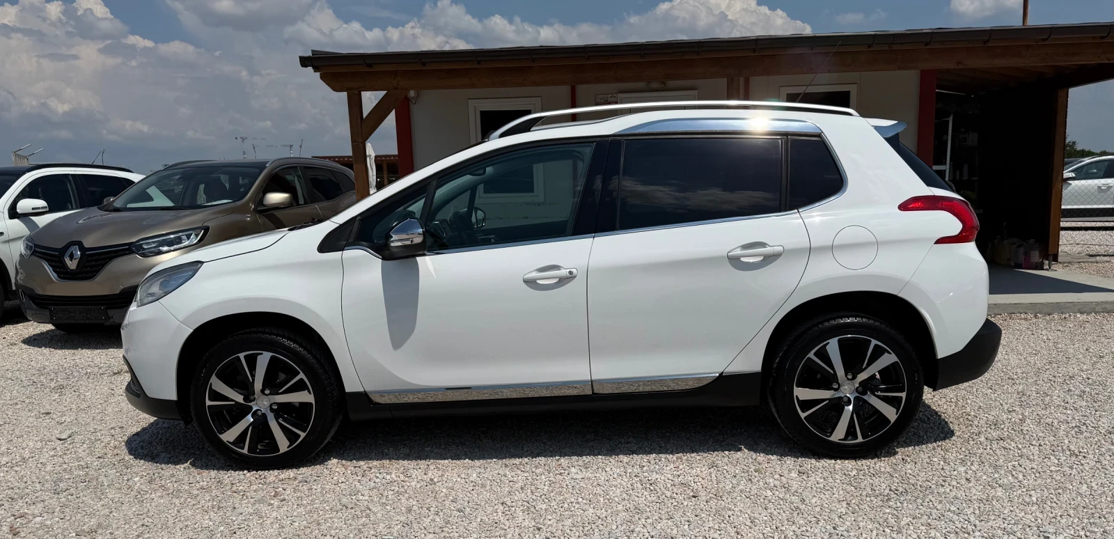 Peugeot 2008 1.6HDI* 120k.c* ALLURE* EURO6B* СЕРВИЗНА ИСТОРИЯ, снимка 5 - Автомобили и джипове - 55064039