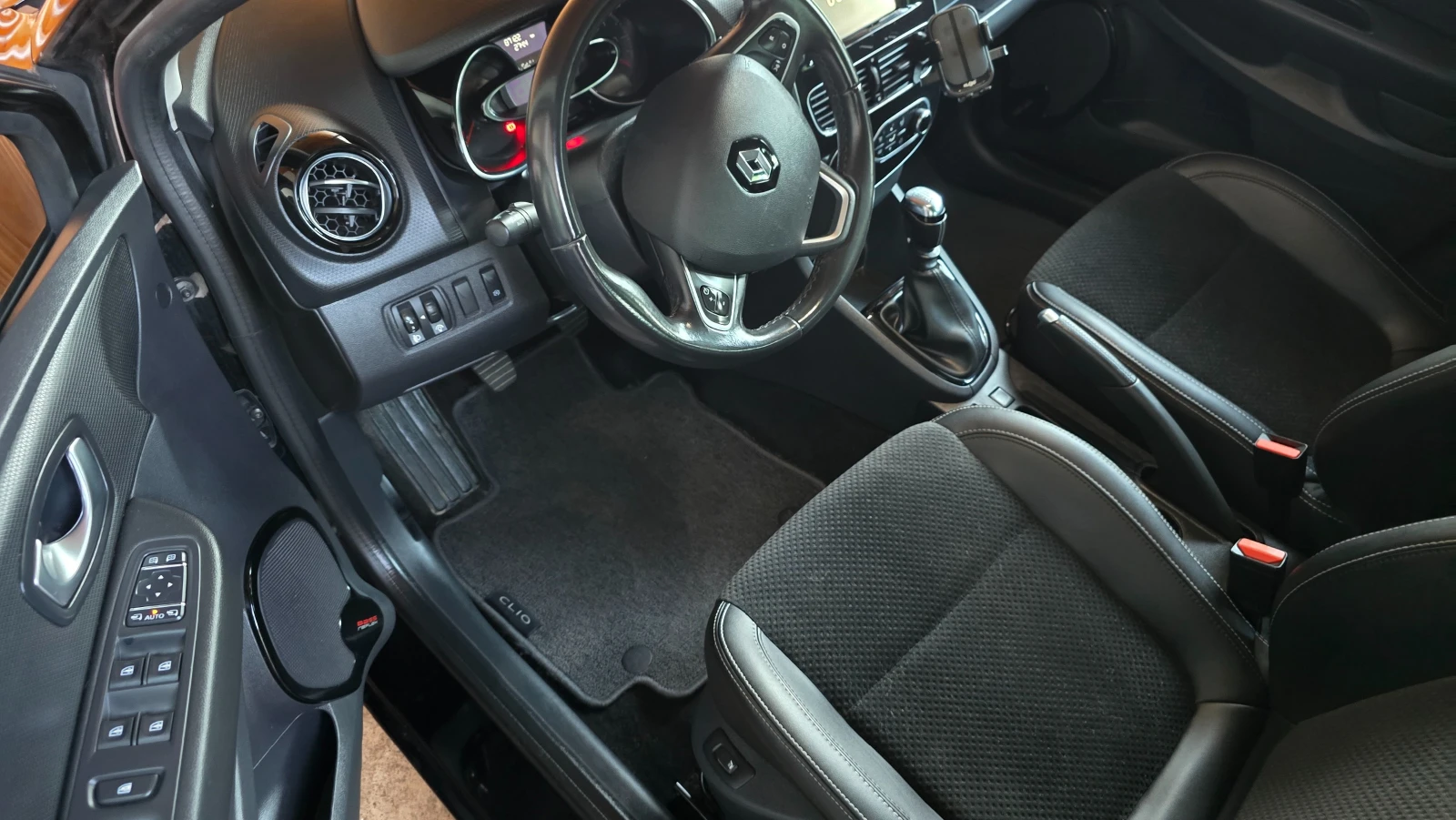 Renault Clio IV 1.5 dci 110 к.с. 6 ск. Intens+ , снимка 8 - Автомобили и джипове - 55084505