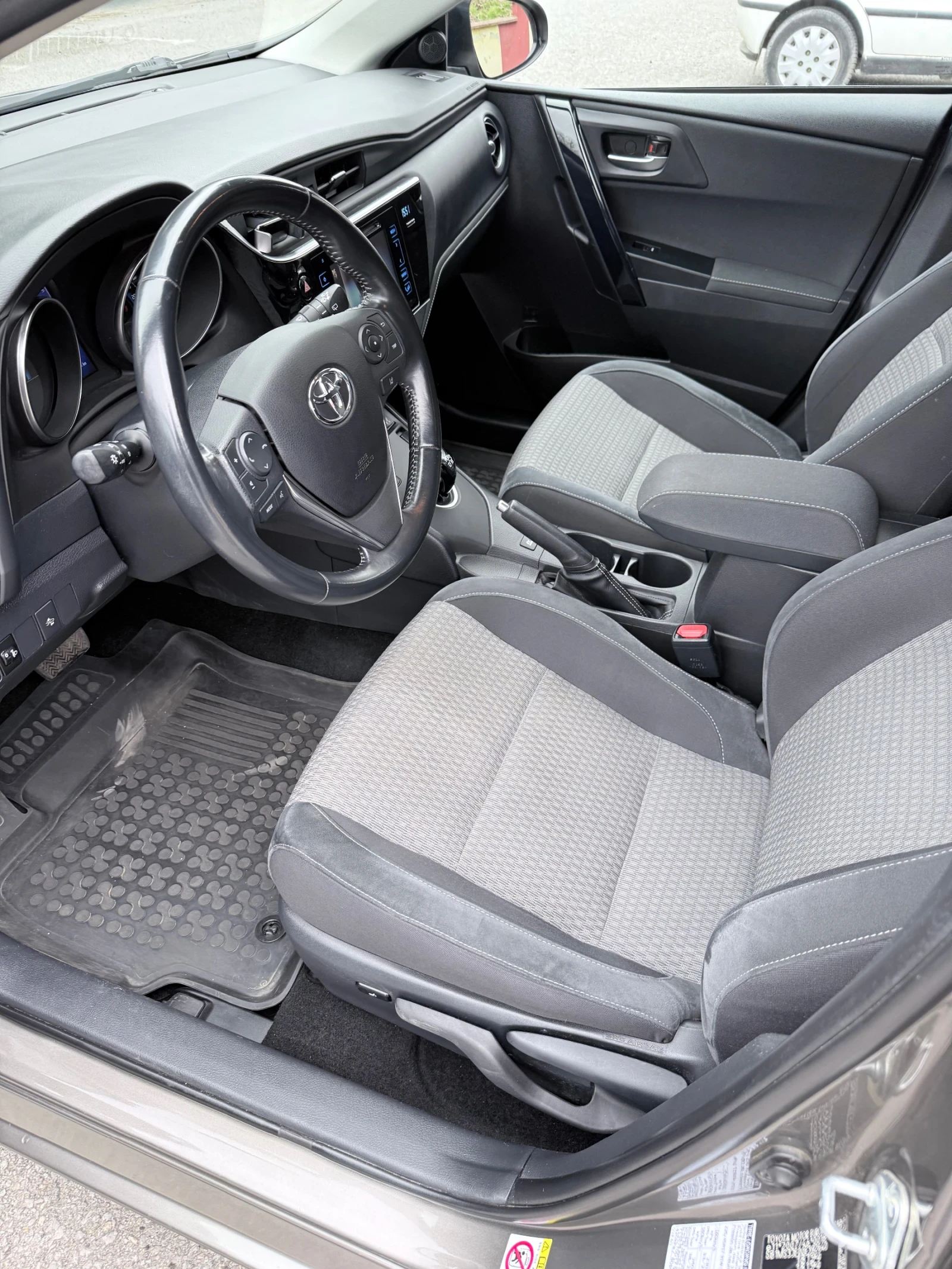 Toyota Auris Toyota Auris Гаранция до 2028г, снимка 9 - Автомобили и джипове - 55103598