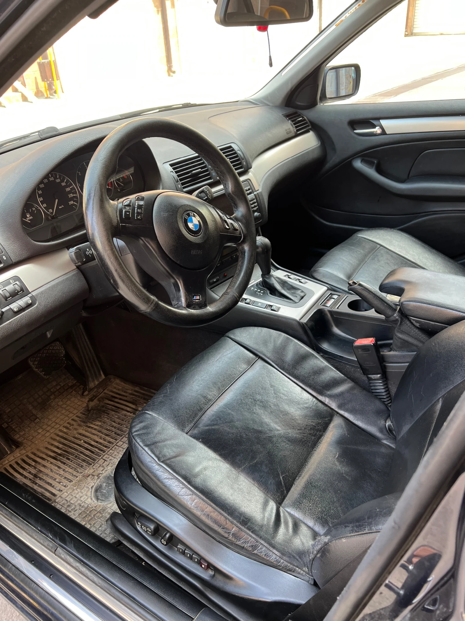 BMW 320 E46, снимка 10 - Автомобили и джипове - 55360538
