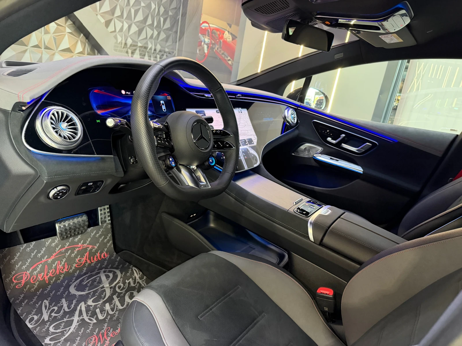 Mercedes-Benz EQE 43 AMG 4 MATIC * HYPER SCREEN * BURMESTER * HEAD U, снимка 7 - Автомобили и джипове - 54597753