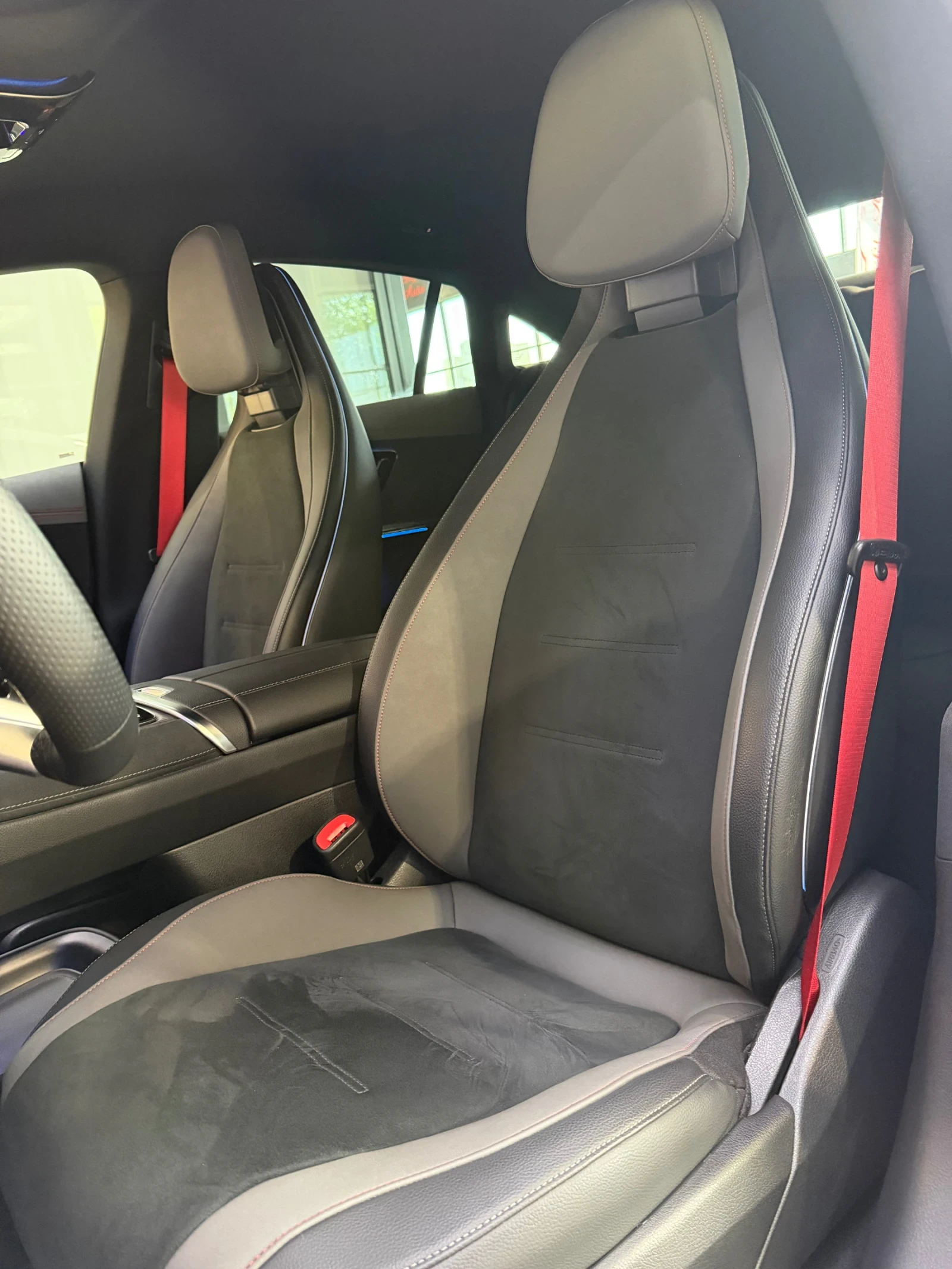 Mercedes-Benz EQE 43 AMG 4 MATIC * HYPER SCREEN * BURMESTER * HEAD U, снимка 15 - Автомобили и джипове - 54597753
