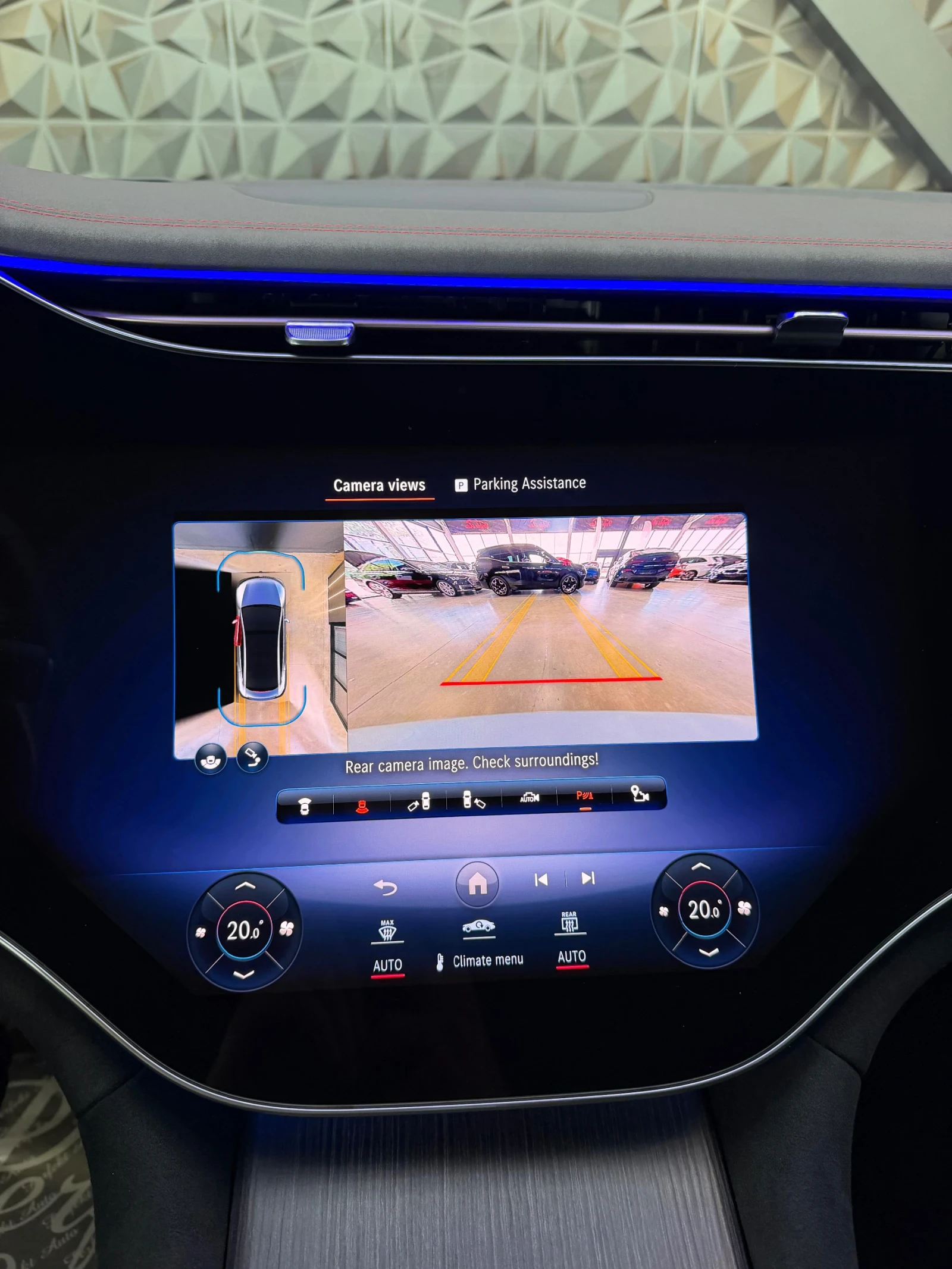 Mercedes-Benz EQE 43 AMG 4 MATIC * HYPER SCREEN * BURMESTER * HEAD U, снимка 9 - Автомобили и джипове - 54597753