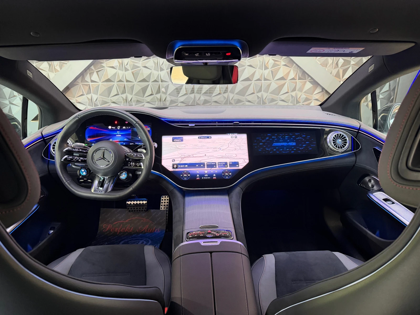 Mercedes-Benz EQE 43 AMG 4 MATIC * HYPER SCREEN * BURMESTER * HEAD U, снимка 6 - Автомобили и джипове - 54597753