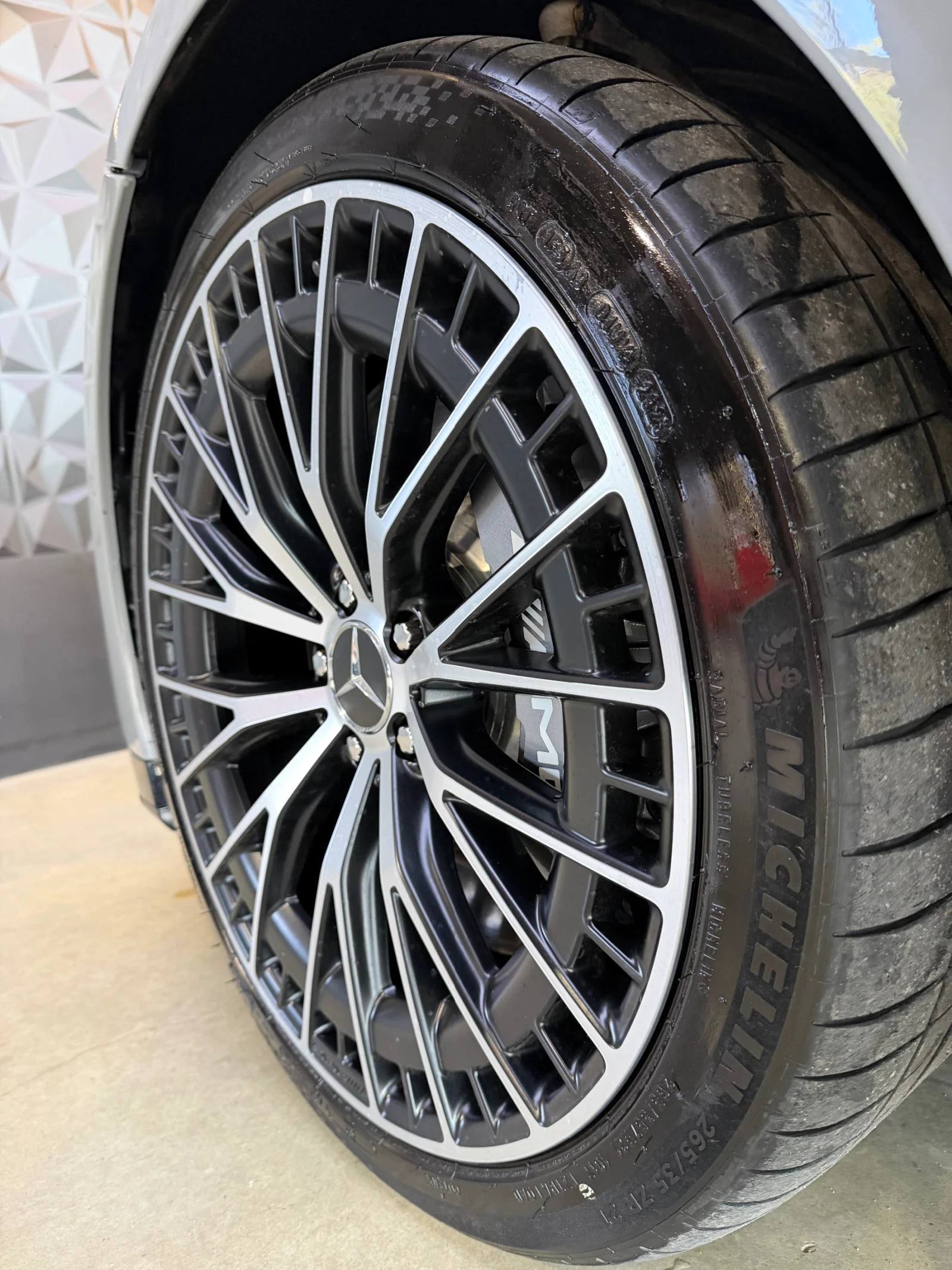 Mercedes-Benz EQE 43 AMG 4 MATIC * HYPER SCREEN * BURMESTER * HEAD U, снимка 16 - Автомобили и джипове - 54597753
