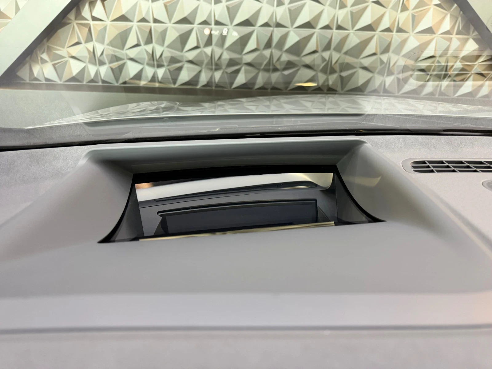 Mercedes-Benz EQE 43 AMG 4 MATIC * HYPER SCREEN * BURMESTER * HEAD U, снимка 14 - Автомобили и джипове - 54597753