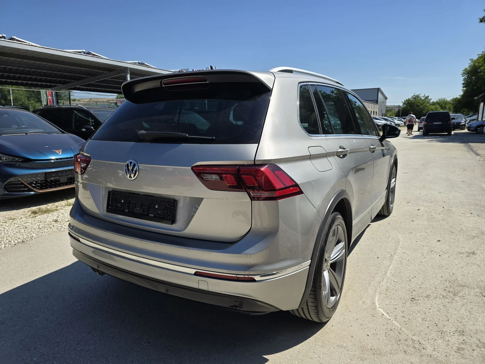 VW Tiguan 2.0TDI 150к.с R-line DSG, снимка 4 - Автомобили и джипове - 55184481