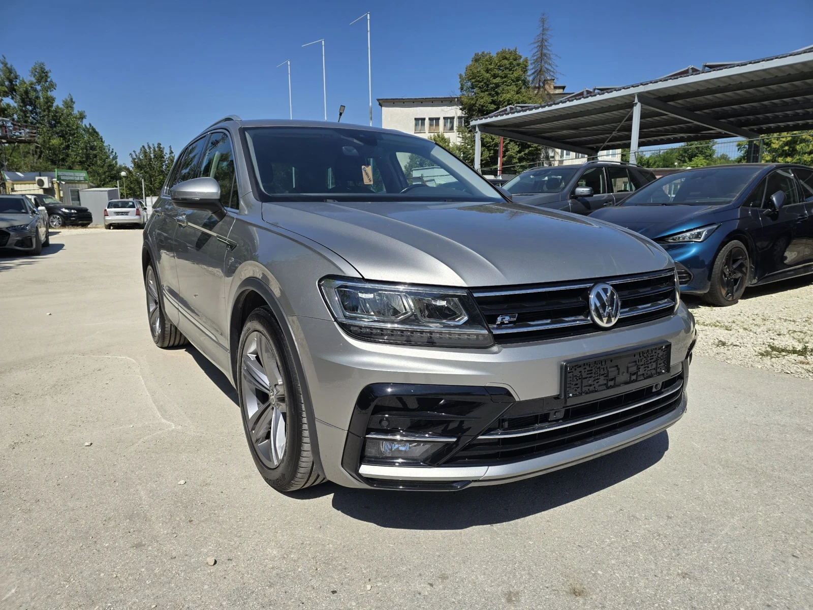 VW Tiguan 2.0TDI 150к.с R-line DSG, снимка 2 - Автомобили и джипове - 55184481