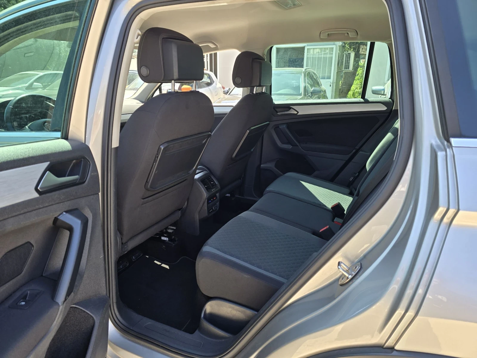 VW Tiguan 2.0TDI 150к.с R-line DSG, снимка 11 - Автомобили и джипове - 55184481