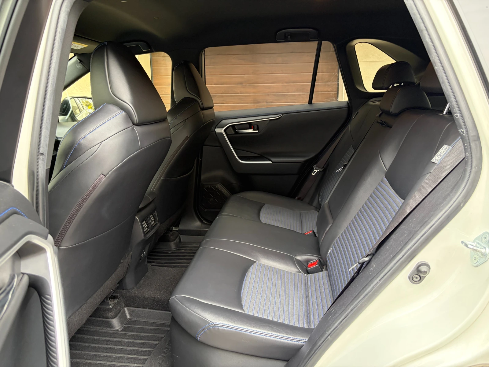 Toyota Rav4 2.5 Hybrid AWD-i Luxury- � �������� | Mobile.bg � ����������� 12