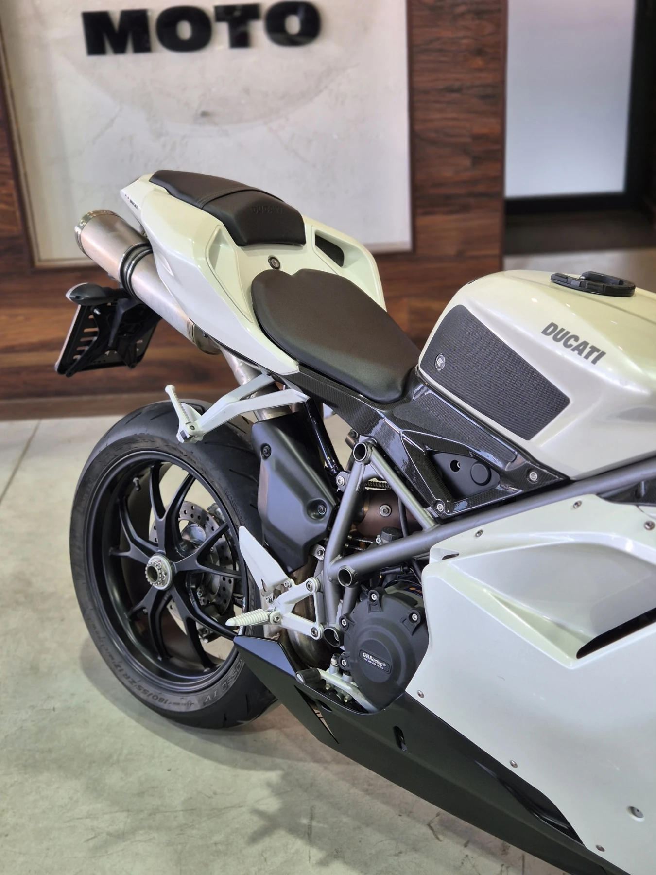 Ducati 848 Нов внос от ШВЕЙЦАРИЯ!!! 2010г., снимка 13 - Мотоциклети и мототехника - 55645040