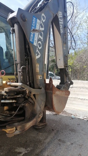 Багер Volvo BL71+ , снимка 2 - Индустриална техника - 55787424