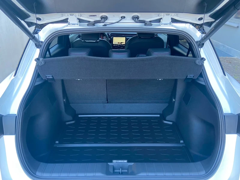 Lexus LBX НОВ!/HEV/ELEGANCE+ TECHNO/CAM/КОЖА/ЕЛ.БАГАЖНИК/847, снимка 9 - Автомобили и джипове - 53023783