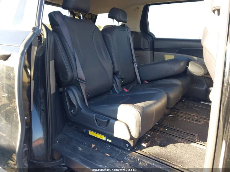 Kia Carnival 3.5l Mpv Lxs, снимка 8 - Автомобили и джипове - 53335476