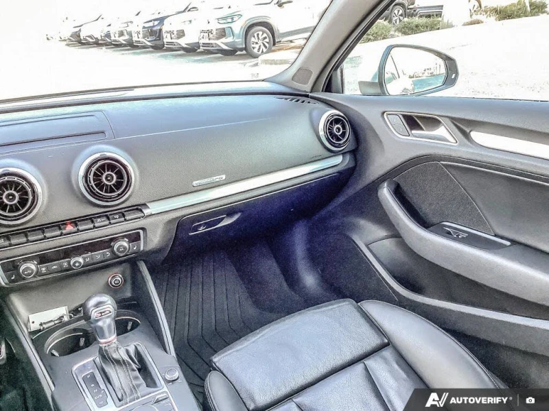 Audi S3 * S-Line* * HeadUp* AвтоКредит* (ЦЕНА ДО БГ), снимка 14 - Автомобили и джипове - 53528284