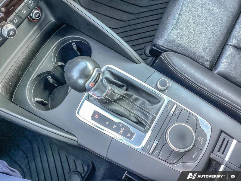 Audi S3 * S-Line* * HeadUp* AвтоКредит* (ЦЕНА ДО БГ), снимка 13 - Автомобили и джипове - 53528284