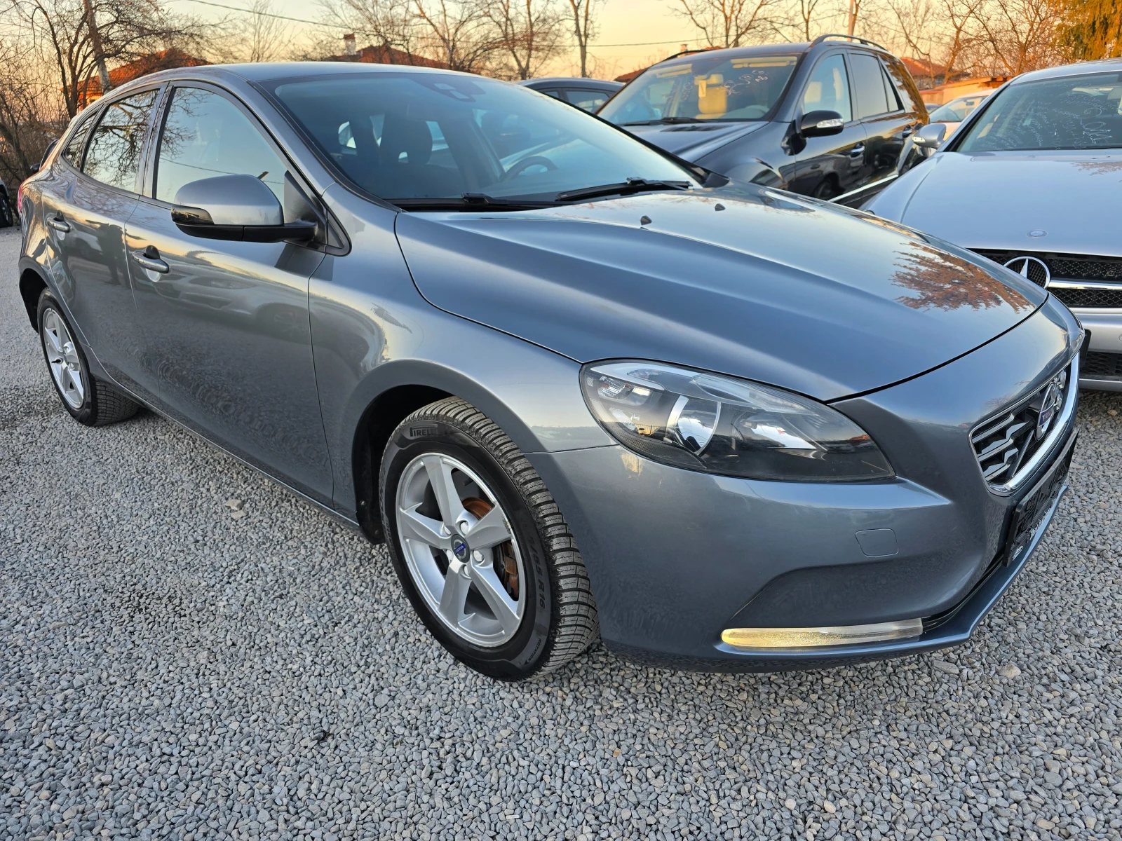 Volvo V40 2.0D2-EВРО 6В-FACELIFT-AВТОМАТИК-НАВИГАЦИЯ - изображение 6